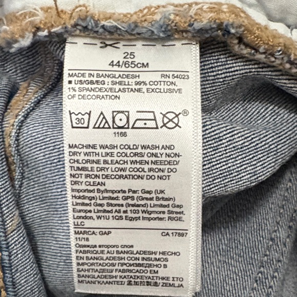 GAP Girlfriend Embroidered Blue Jeans. Wear Cuffed or Uncuffed. Great Condition. - Picture 8 of 8